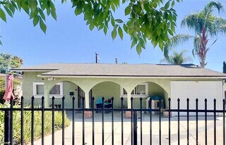 172 N Winton Ave in La Puente, CA - Building Photo