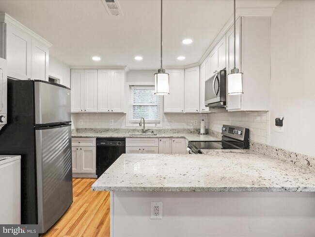 5883 Blaine Dr in Alexandria, VA - Building Photo - Building Photo