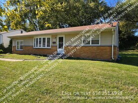 1595 Clover Ln in Florissant, MO - Building Photo