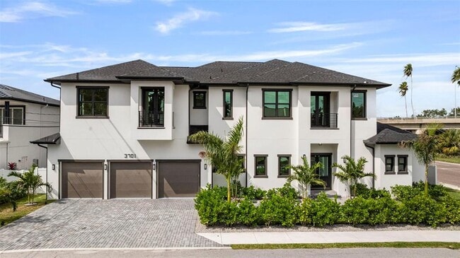 property at 3701 S Lynwood Ave