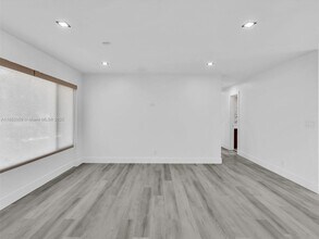 2048 SW 37th Ave in Fort Lauderdale, FL - Building Photo - Building Photo