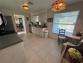 1335 Cambridge Dr in Venice, FL - Building Photo - Building Photo
