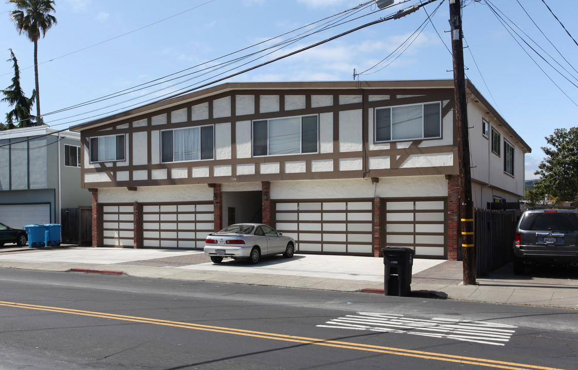 1184 Laurel St in San Carlos, CA - Foto de edificio