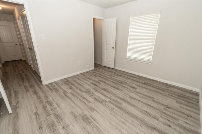 3107 Right Way in Kingwood, TX - Foto de edificio - Building Photo