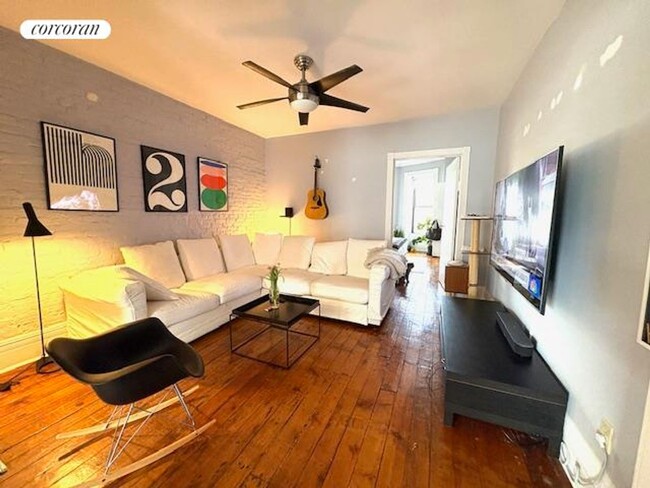 131 Clinton Ave in Brooklyn, NY - Foto de edificio - Building Photo