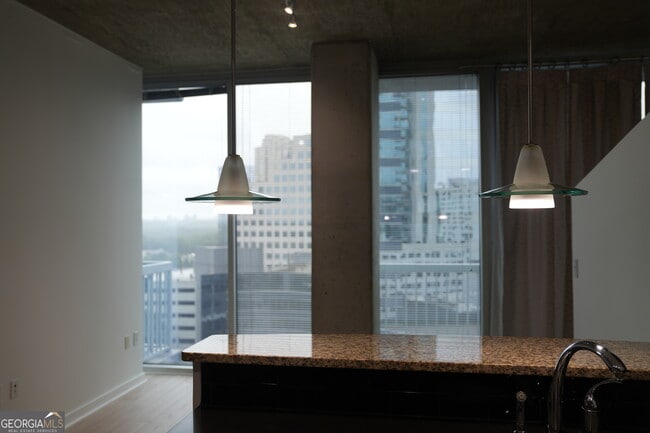 3324 Peachtree Rd NE in Atlanta, GA - Building Photo - Building Photo