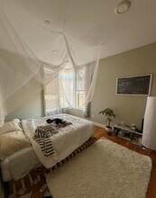 128 Roxbury St, Unit 7B in Boston, MA - Foto de edificio - Building Photo