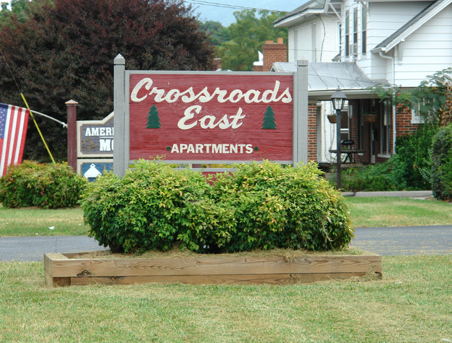 Crossroads East in Roanoke, VA - Building Photo - Building Photo