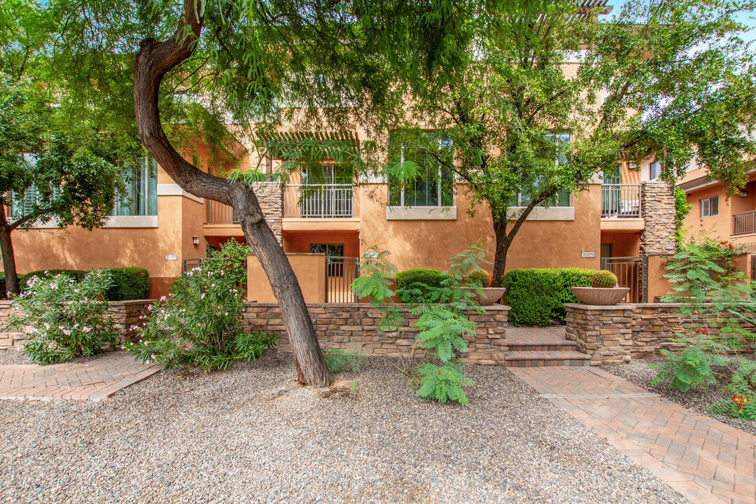 6940 E Cochise Rd in Paradise Valley, AZ - Building Photo