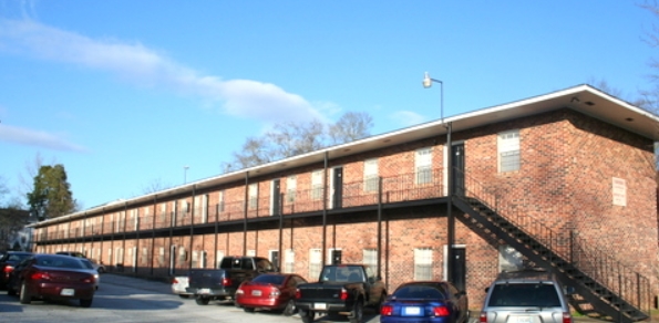 Thunderbird Apartments in Auburn, AL - Building Photo