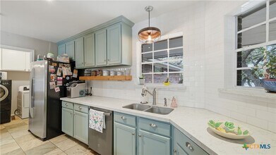 19 Pebblebrook Ln in Wimberley, TX - Building Photo - Building Photo