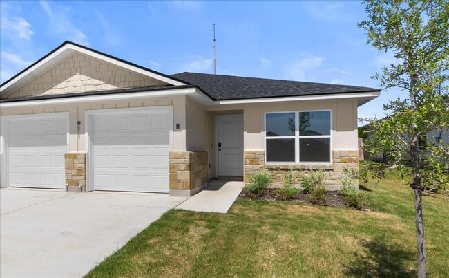 property at 911 Sevenleaf Ln