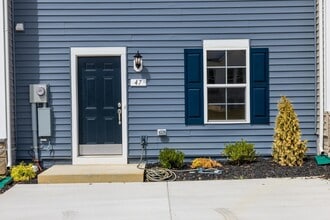 47 Orch Grn Dr in Charles Town, WV - Building Photo - Building Photo