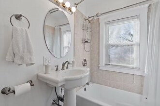 16 Federal St, Unit Sunny Room in Wilmington, MA - Building Photo - Building Photo