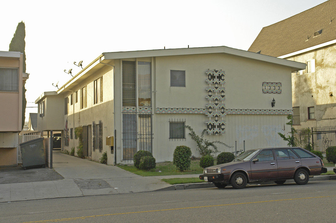 1333 N Bronson Ave in Los Angeles, CA - Building Photo