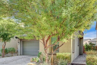 5958 Smith Valley Rd in Las Vegas, NV - Building Photo - Building Photo