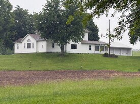 4895 Lancaster-Circleville Rd SW in Lancaster, OH - Building Photo