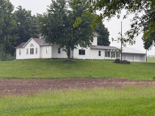 property at 4895 Lancaster-Circleville Rd SW