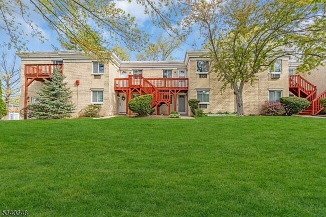 1 Lake Ave in East Brunswick, NJ - Building Photo - Building Photo