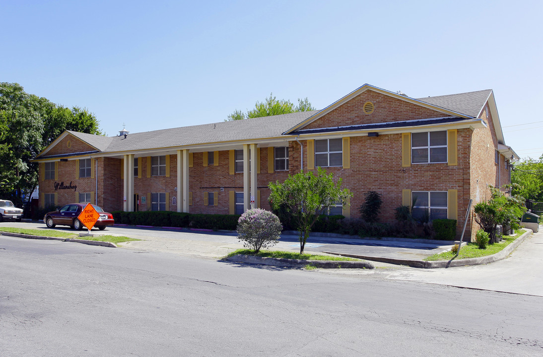 Williamsburg Apartments in San Antonio, TX - Building Photo