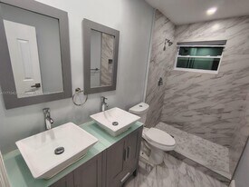 632 W 5th St in Riviera Beach, FL - Building Photo