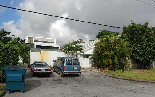 1951 NE 51st St in Fort Lauderdale, FL - Building Photo - Building Photo