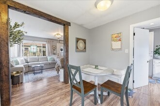 321 Grant Ave in Geneva, IL - Building Photo - Building Photo