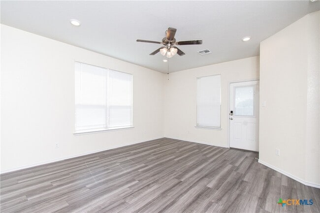 303 Danielle Dr in Killeen, TX - Building Photo - Building Photo