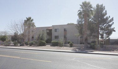 3031 N Civic Center Blvd in Scottsdale, AZ - Foto de edificio - Building Photo