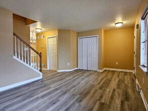 562 Wood Duck Dr in Manheim, PA - Foto de edificio - Building Photo