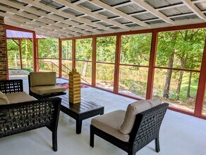 1684 Rockford Creek Rd in Clarkesville, GA - Foto de edificio - Building Photo