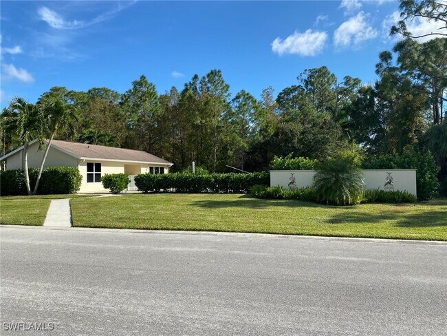 5301 Whitten Dr in Naples, FL - Building Photo - Building Photo