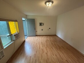 48015 W 2nd St in Oakridge, OR - Building Photo - Building Photo