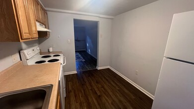 5 Auburn St in Exeter, NH - Building Photo - Interior Photo