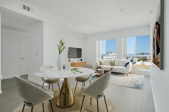 422 South Lake in Los Angeles, CA - Foto de edificio - Building Photo