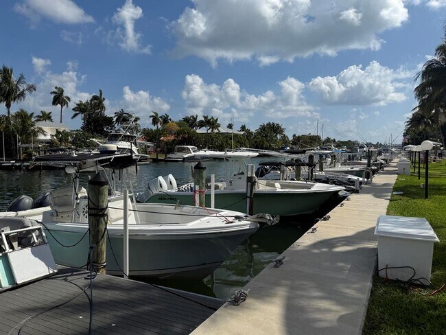 1731 SE 15th St, Unit 201 in Fort Lauderdale, FL - Foto de edificio - Building Photo