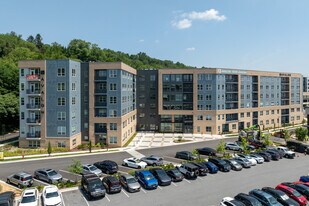 Avalon Hunt Valley West in Hunt Valley, MD - Building Photo