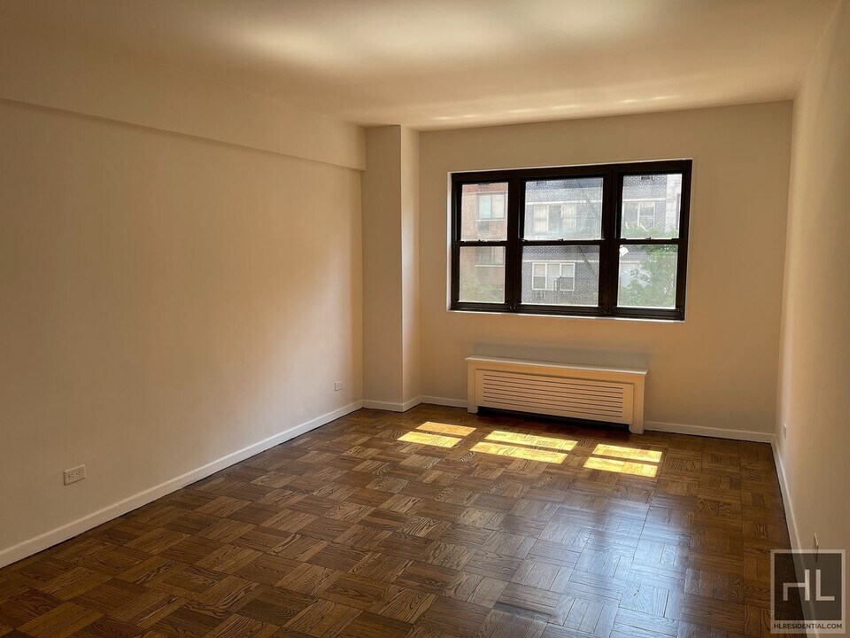 EAST 35 STREET in New York, NY - Building Photo