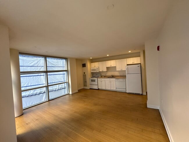 41 Boylston St, Unit 405 in Boston, MA - Building Photo - Building Photo