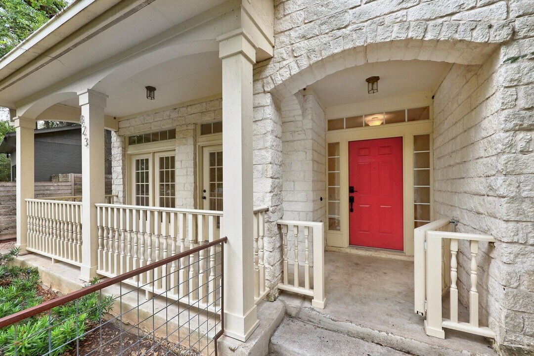 823 E 38th St in Austin, TX - Building Photo