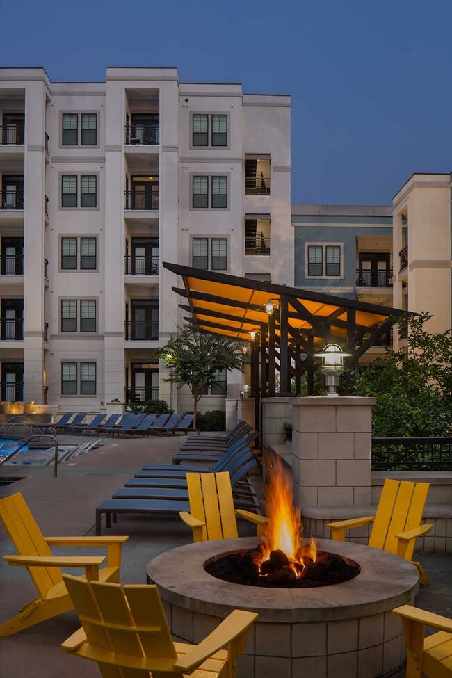 Elle of Buckhead in Atlanta, GA - Foto de edificio - Building Photo