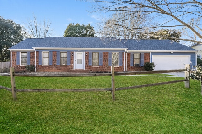 5117 Chestnut Lake Dr in Charlotte, NC - Building Photo - Building Photo