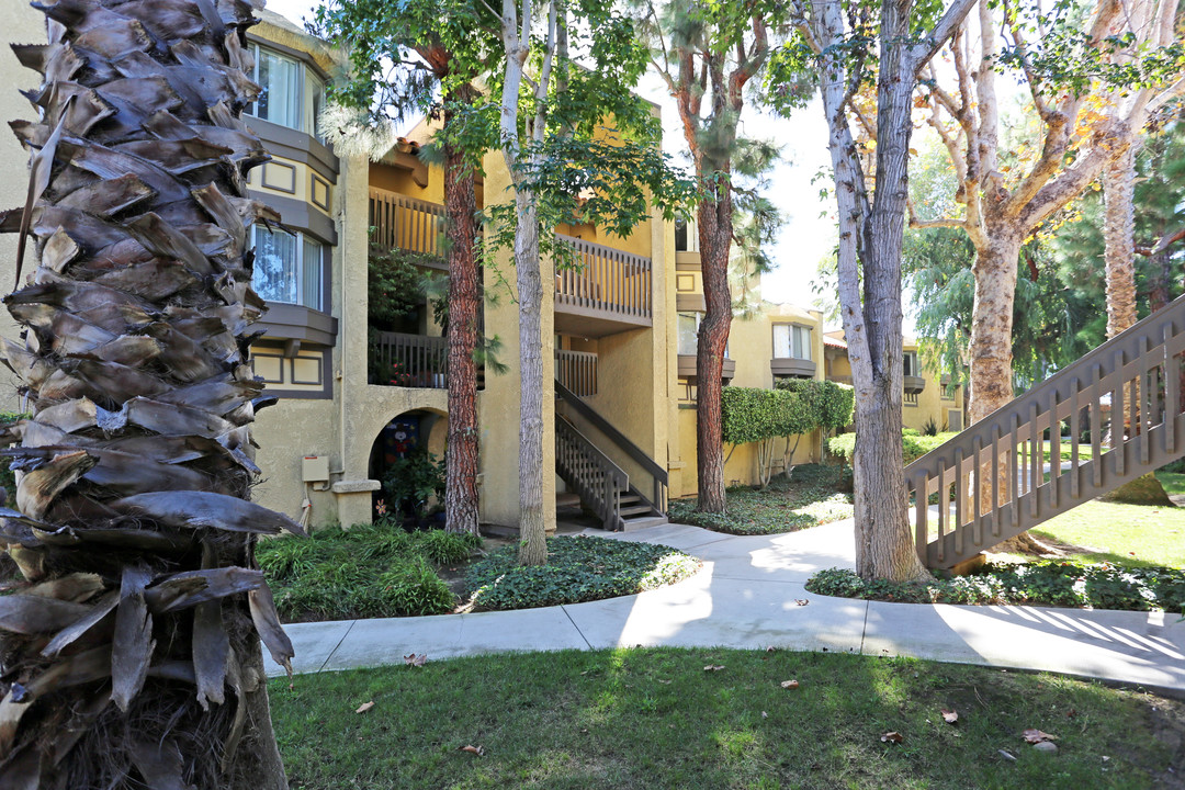 Huntington Meadows in Huntington Beach, CA - Foto de edificio