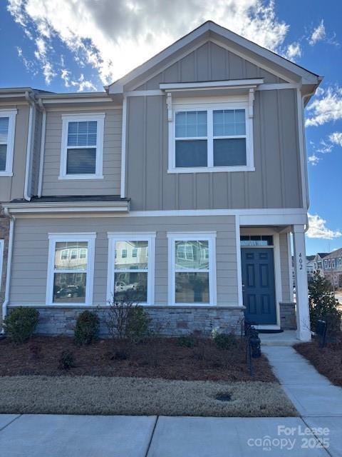 property at 402 Kenwood Vw