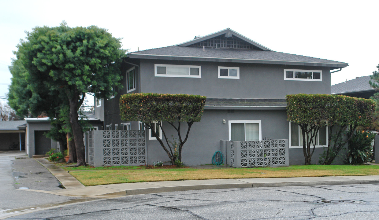 846 Maria Ave in La Verne, CA - Foto de edificio