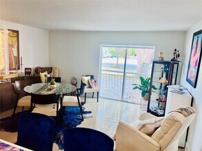 3101 SW 27th Ave in Coral Gables, FL - Building Photo - Building Photo