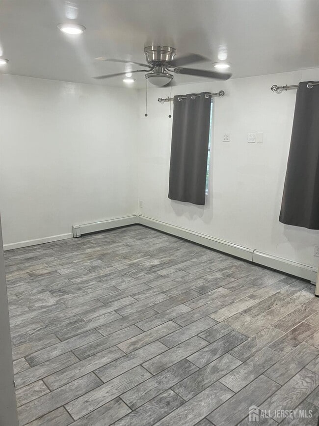 810 E Hazelwood Ave in Rahway, NJ - Building Photo - Building Photo