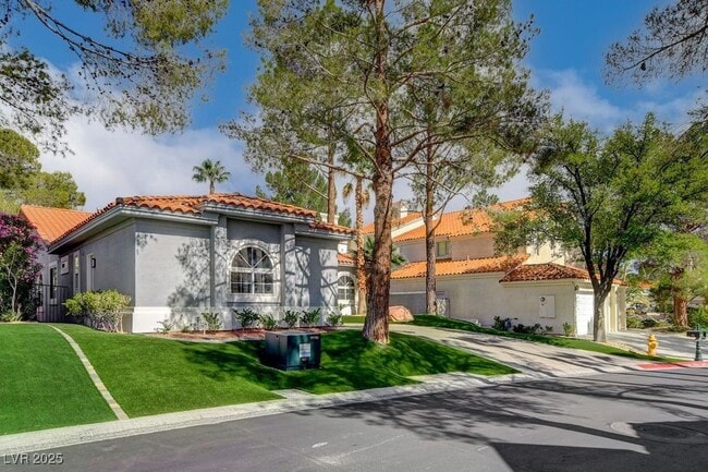 property at 2132 Lookout Point Cir