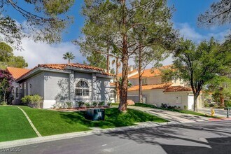 2132 Lookout Point Cir in Las Vegas, NV - Foto de edificio - Building Photo