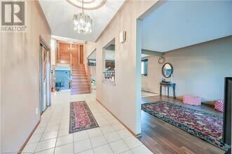 30 Goldcrest Dr in Stoney Creek, ON - Building Photo - Building Photo